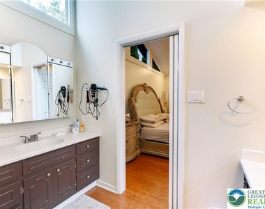 2210 Greenwood Road - Photo Thumbnail 31