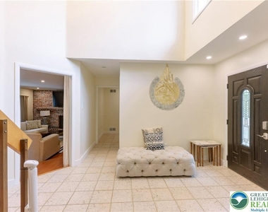 2210 Greenwood Road - Photo Thumbnail 3