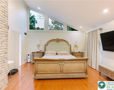 2210 Greenwood Road - Photo Thumbnail 27