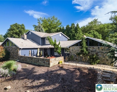 2210 Greenwood Road - Photo Thumbnail 67