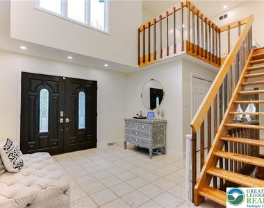 2210 Greenwood Road - Photo Thumbnail 4