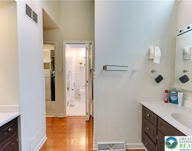 2210 Greenwood Road - Photo Thumbnail 30