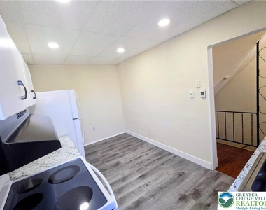 917 N 5th Street - Photo Thumbnail 5