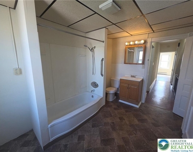 917 N 5th Street - Photo Thumbnail 9