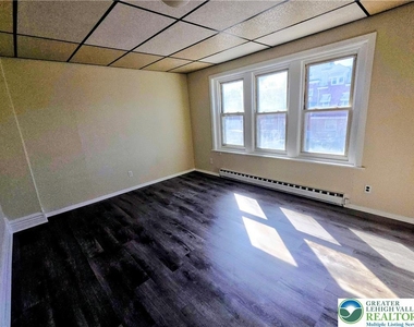 917 N 5th Street - Photo Thumbnail 7