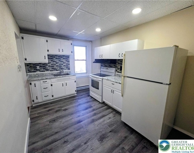 917 N 5th Street - Photo Thumbnail 4