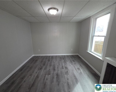 632 E 5th Street - Photo Thumbnail 8