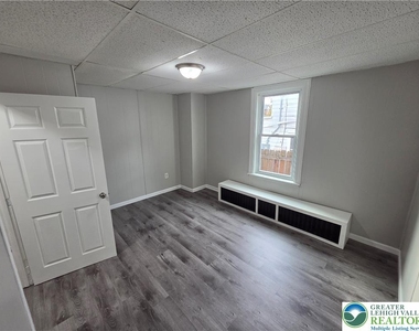632 E 5th Street - Photo Thumbnail 11