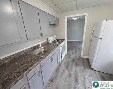 632 E 5th Street - Photo Thumbnail 4