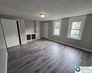 632 E 5th Street - Photo Thumbnail 5