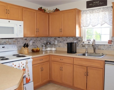 1785 Chateau Place - Photo Thumbnail 2