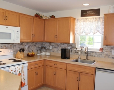 1785 Chateau Place - Photo Thumbnail 4