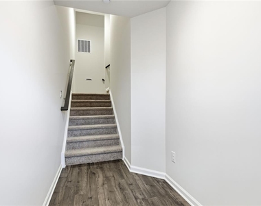 1078 Meadowlark Drive - Photo Thumbnail 2
