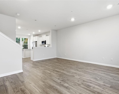 1078 Meadowlark Drive - Photo Thumbnail 6