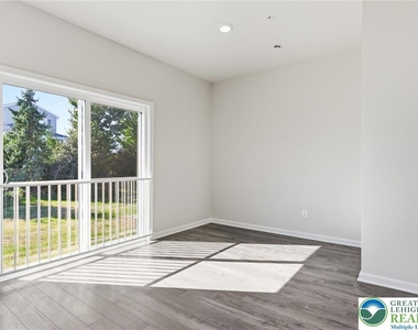 1080 Meadowlark Drive - Photo Thumbnail 13