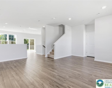1080 Meadowlark Drive - Photo Thumbnail 5