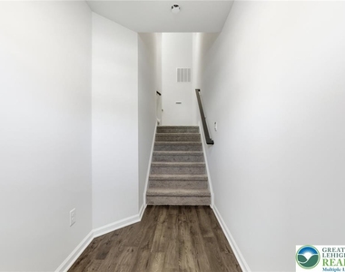 1080 Meadowlark Drive - Photo Thumbnail 2
