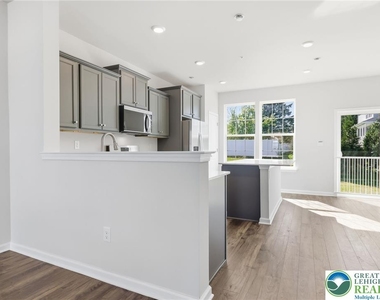 1080 Meadowlark Drive - Photo Thumbnail 7