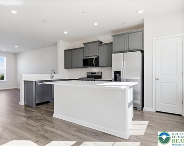 1080 Meadowlark Drive - Photo Thumbnail 8