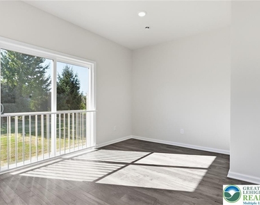 1082 Meadowlark Drive - Photo Thumbnail 13