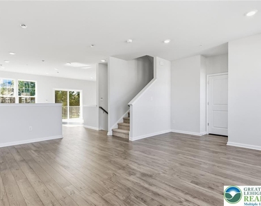 1082 Meadowlark Drive - Photo Thumbnail 5