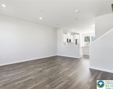 1082 Meadowlark Drive - Photo Thumbnail 6