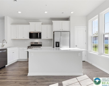 1082 Meadowlark Drive - Photo Thumbnail 9