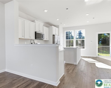 1082 Meadowlark Drive - Photo Thumbnail 8