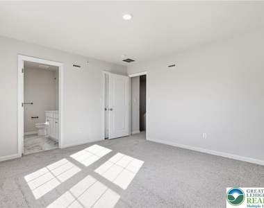 1082 Meadowlark Drive - Photo Thumbnail 17