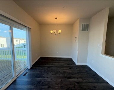 1129 Turnstone Drive - Photo Thumbnail 6