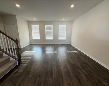 1129 Turnstone Drive - Photo Thumbnail 7