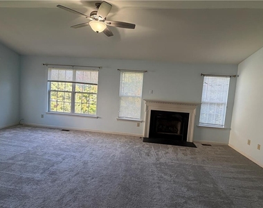 8100 Cross Creek Circle W - Photo Thumbnail 15