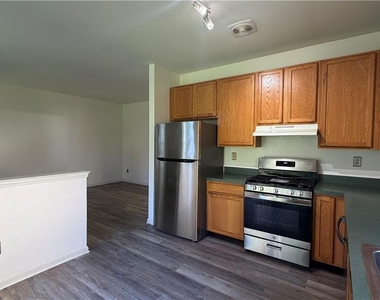 8100 Cross Creek Circle W - Photo Thumbnail 12