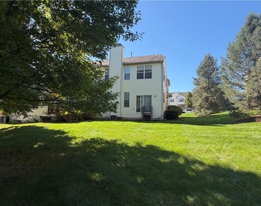 8100 Cross Creek Circle W - Photo Thumbnail 4