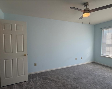 8100 Cross Creek Circle W - Photo Thumbnail 23