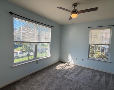 8100 Cross Creek Circle W - Photo Thumbnail 22