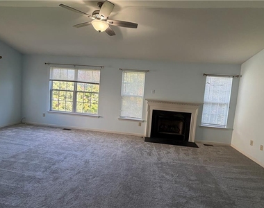 8100 Cross Creek Circle W - Photo Thumbnail 16