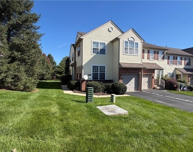 8100 Cross Creek Circle W - Photo Thumbnail 2