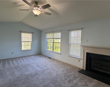8100 Cross Creek Circle W - Photo Thumbnail 17