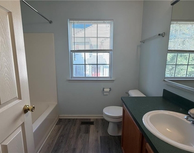 8100 Cross Creek Circle W - Photo Thumbnail 21