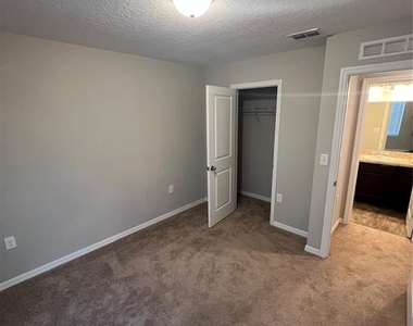 852 Grandin Street - Photo Thumbnail 10