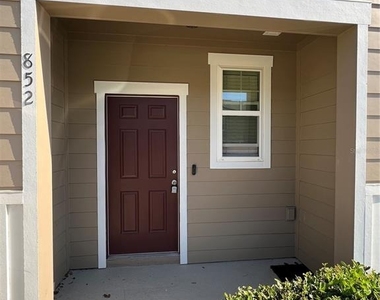852 Grandin Street - Photo Thumbnail 2