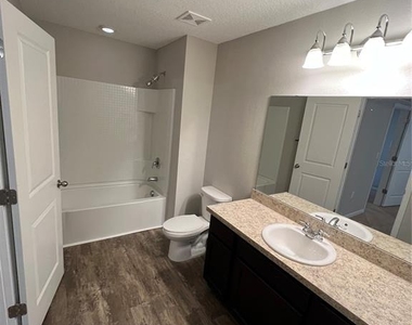 852 Grandin Street - Photo Thumbnail 7