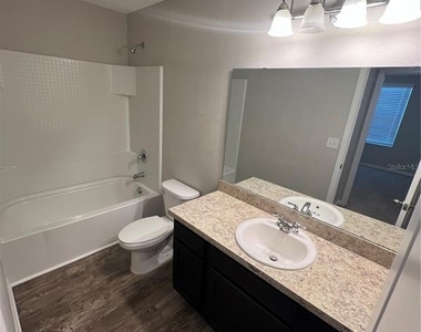 852 Grandin Street - Photo Thumbnail 11