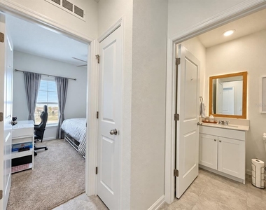 522 Sea Turtle Lane - Photo Thumbnail 9