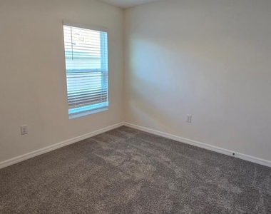 10324 Se 161st Street - Photo Thumbnail 3