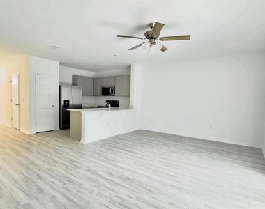 2947 Canary Avenue - Photo Thumbnail 3