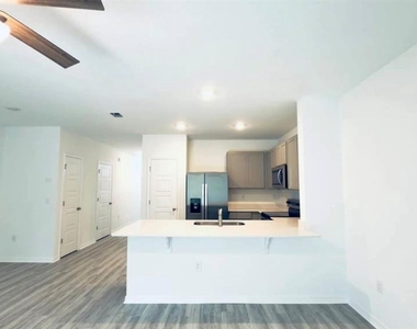 2947 Canary Avenue - Photo Thumbnail 16