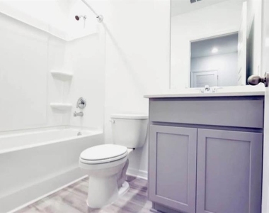 2947 Canary Avenue - Photo Thumbnail 6