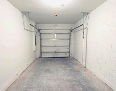 2947 Canary Avenue - Photo Thumbnail 12
